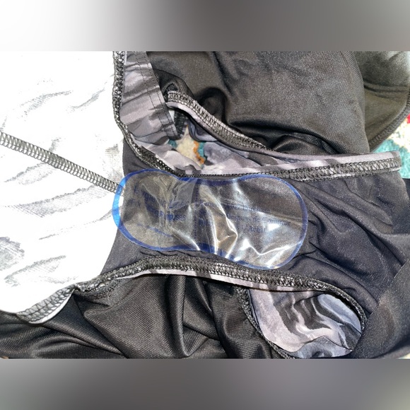 Miraclesuit Black/White Leopard Oceanus One-Piece Swimsuit Women’s Size 24 W - Picture 4 of 7